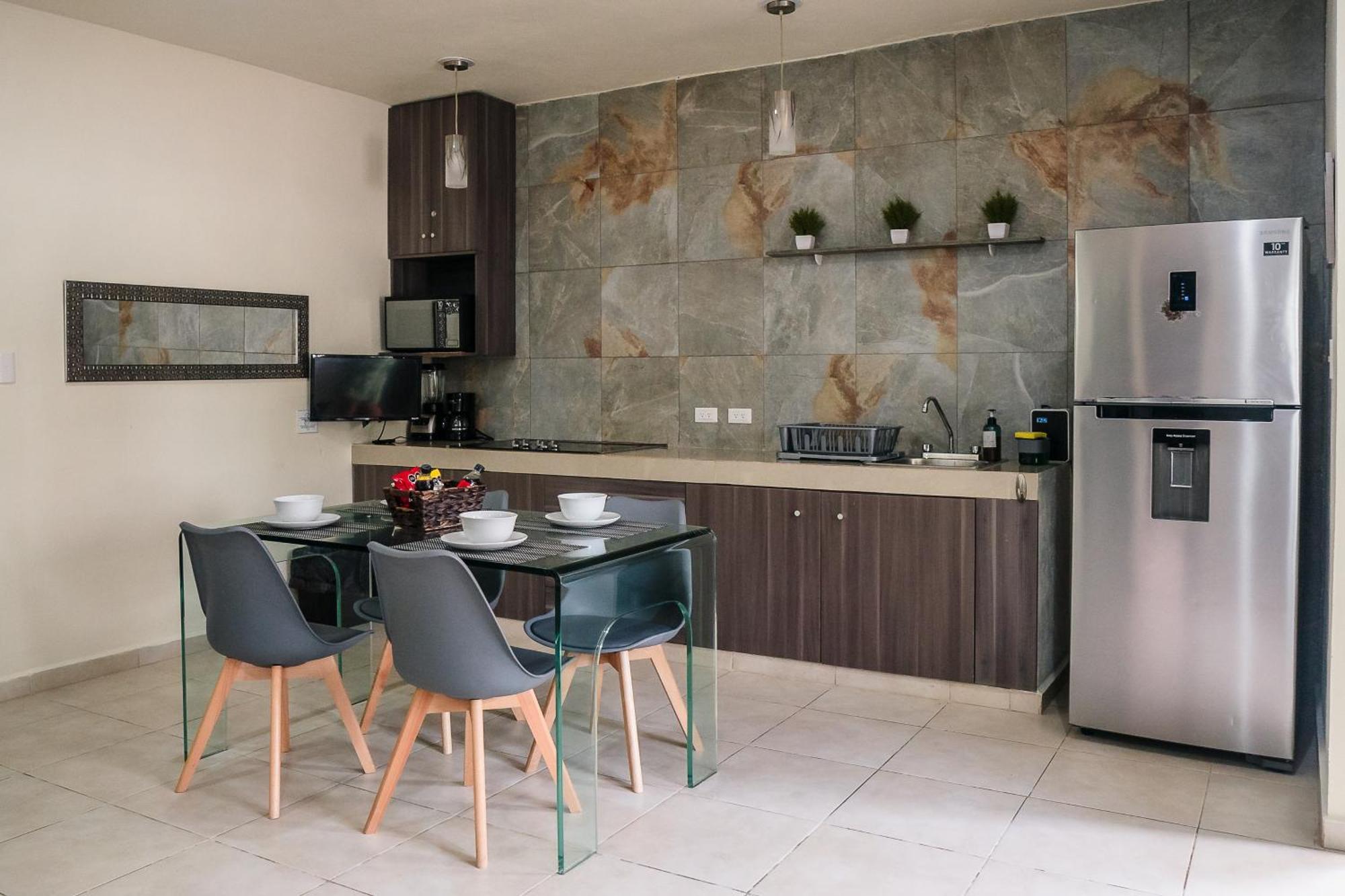 Departamento Planta Baja, Junto A La Alberca En Cancun